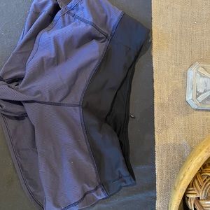 lulu. unsure of size but most likely 2